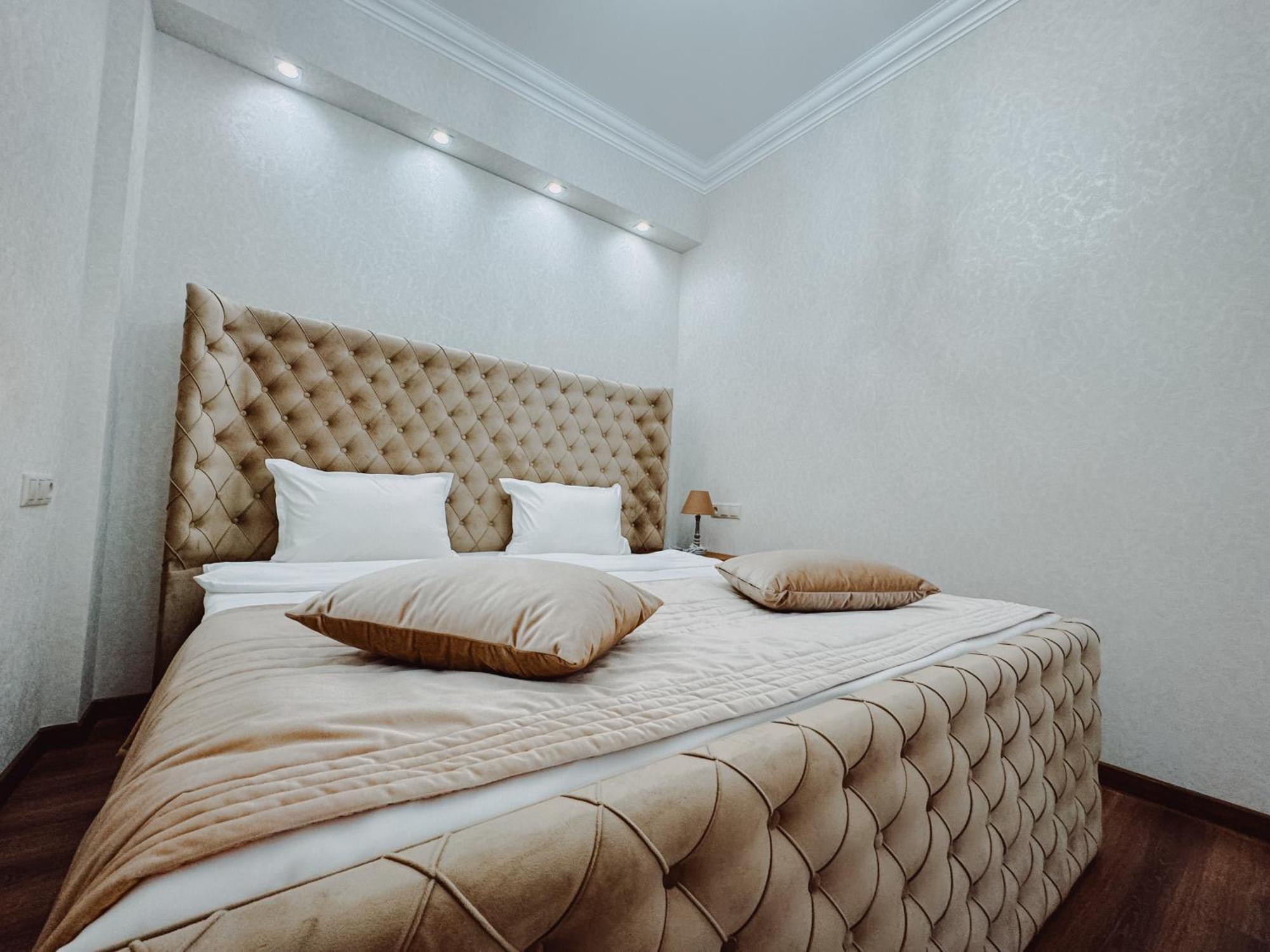 יירבאן Armenia Hotel מראה חיצוני תמונה
