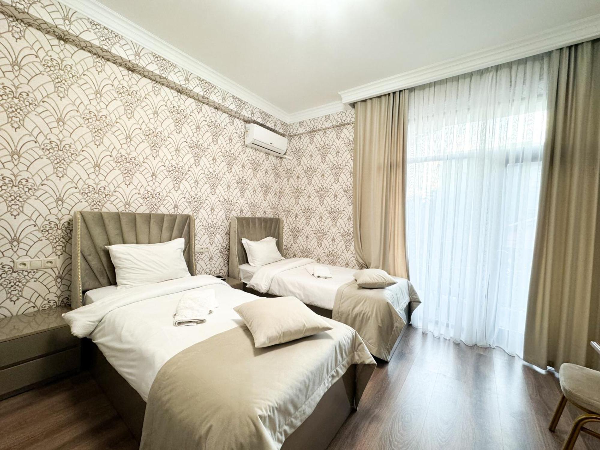 יירבאן Armenia Hotel מראה חיצוני תמונה