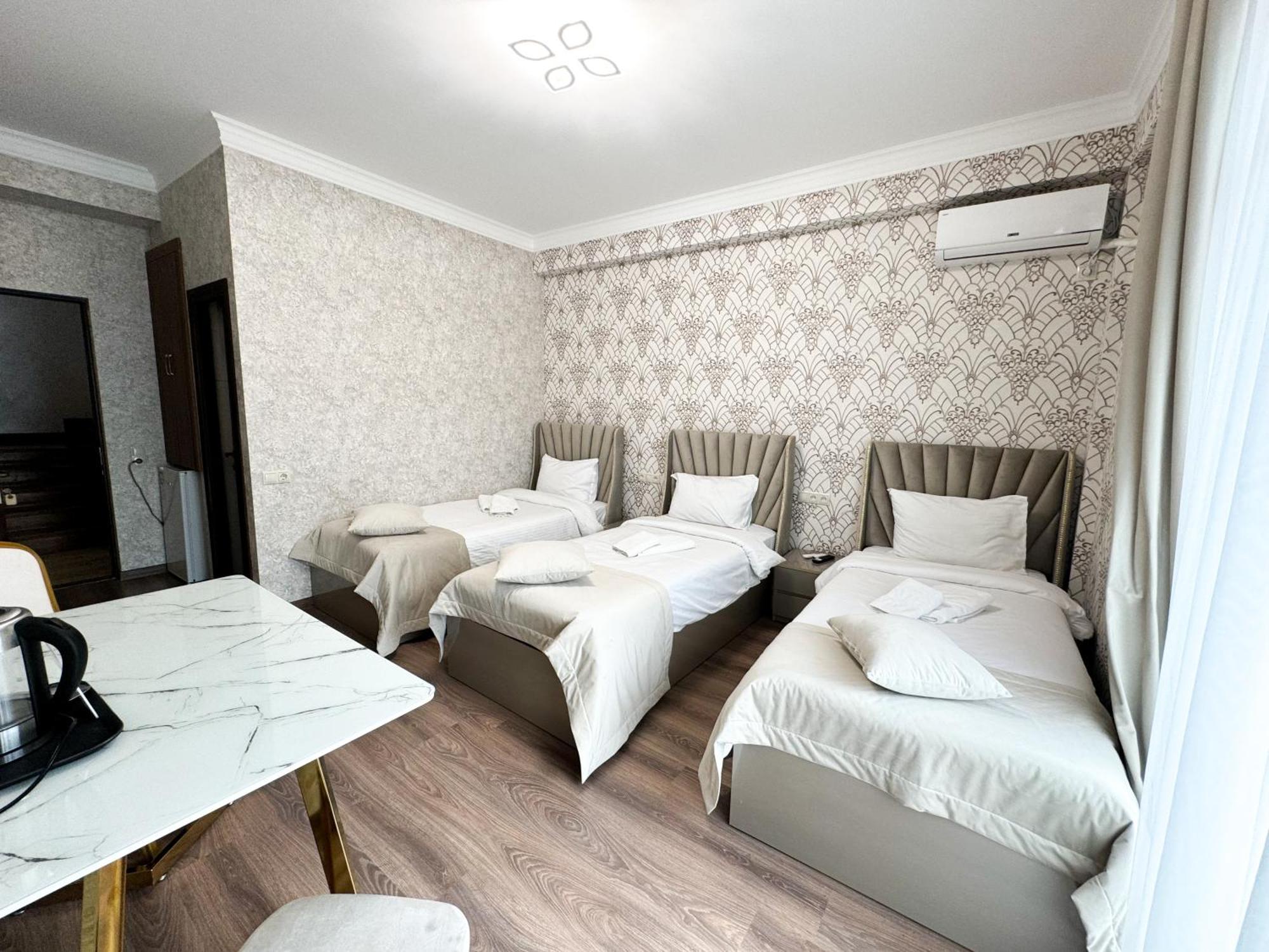 יירבאן Armenia Hotel מראה חיצוני תמונה