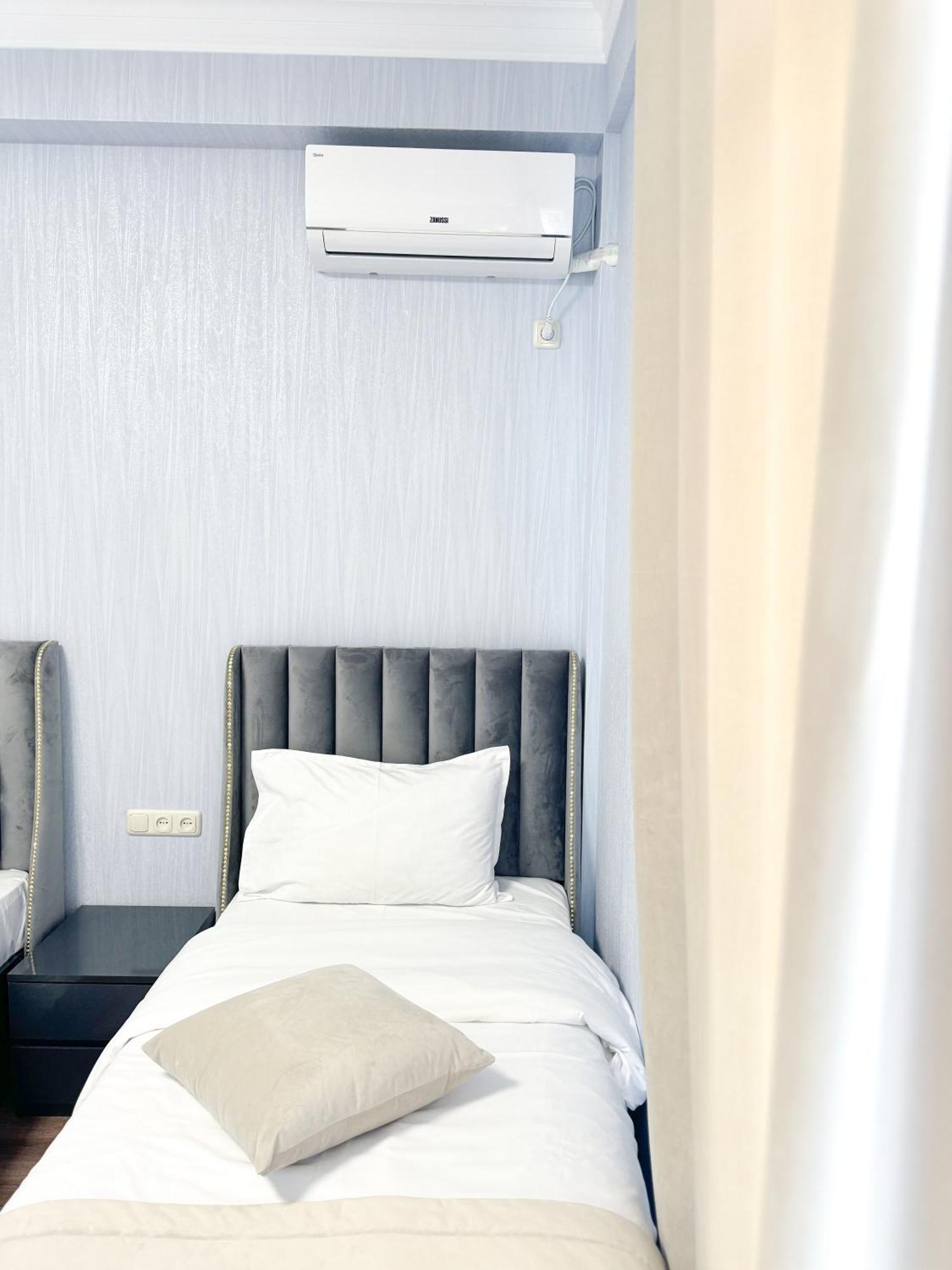 יירבאן Armenia Hotel מראה חיצוני תמונה