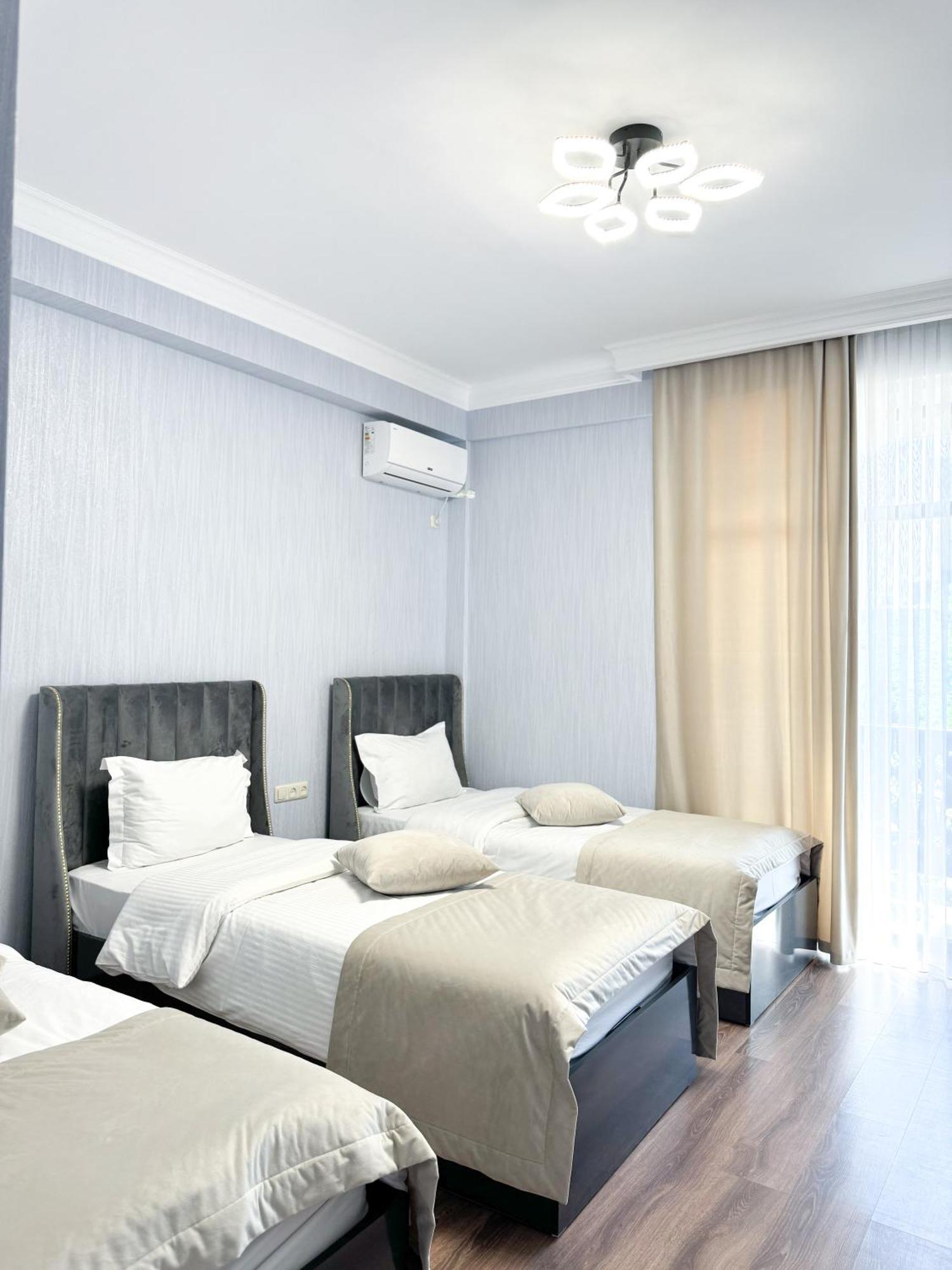 יירבאן Armenia Hotel מראה חיצוני תמונה