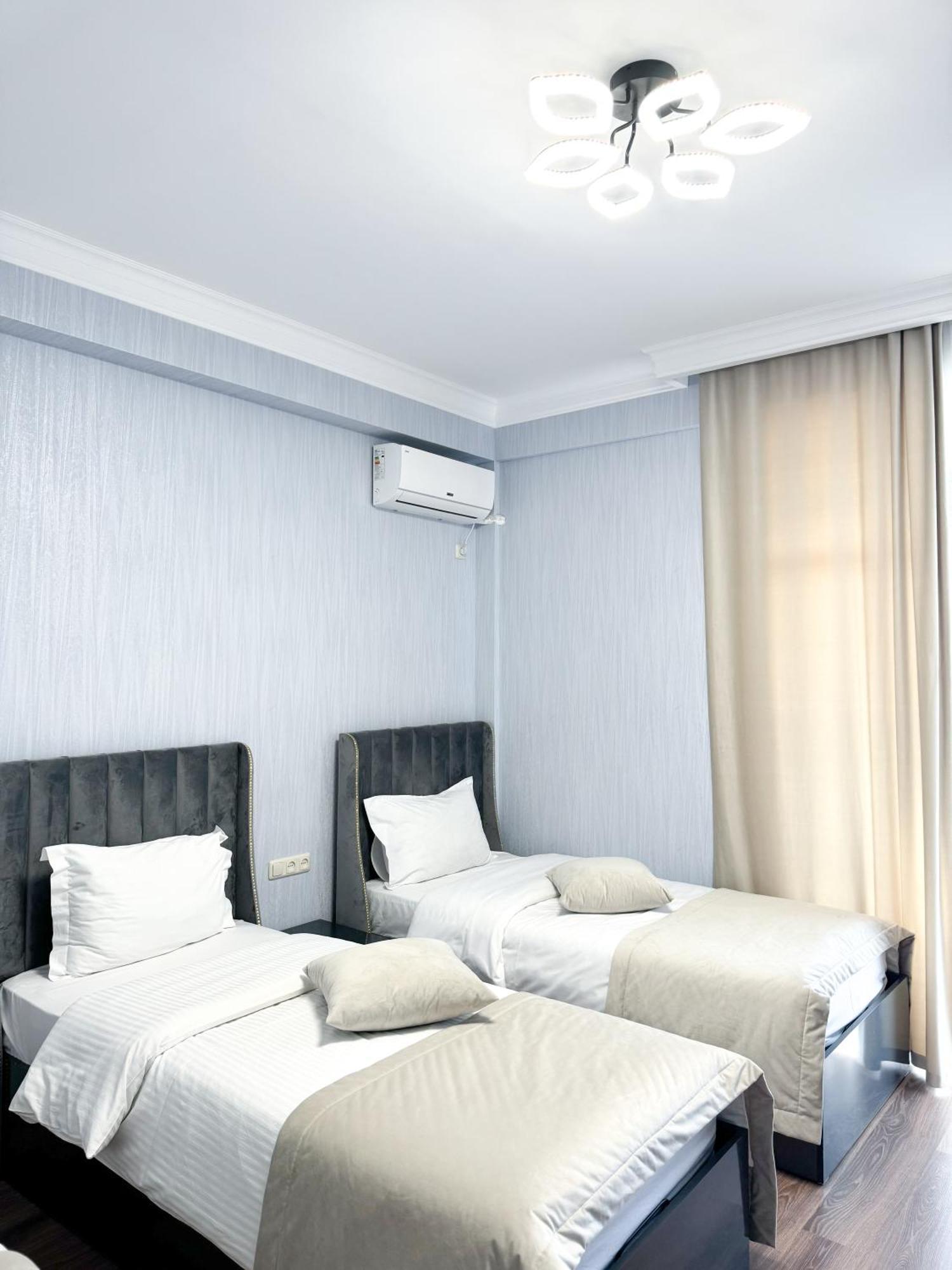 יירבאן Armenia Hotel מראה חיצוני תמונה